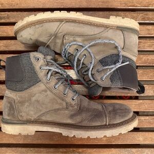 TOMS Boots